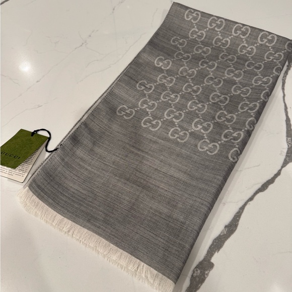 GUCCI SCARF! Grey 45x180 Silk and Gorg! - Picture 6 of 6